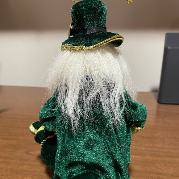 9.5” Tall Irish Santa Claus Cloth Figure, Holiday Decoration, St. Patricks Day. - Picture 4 of 8